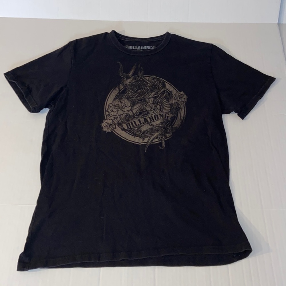 Billabong Adult Medium Short Sleeve Distressed Graphic Tee Shirt